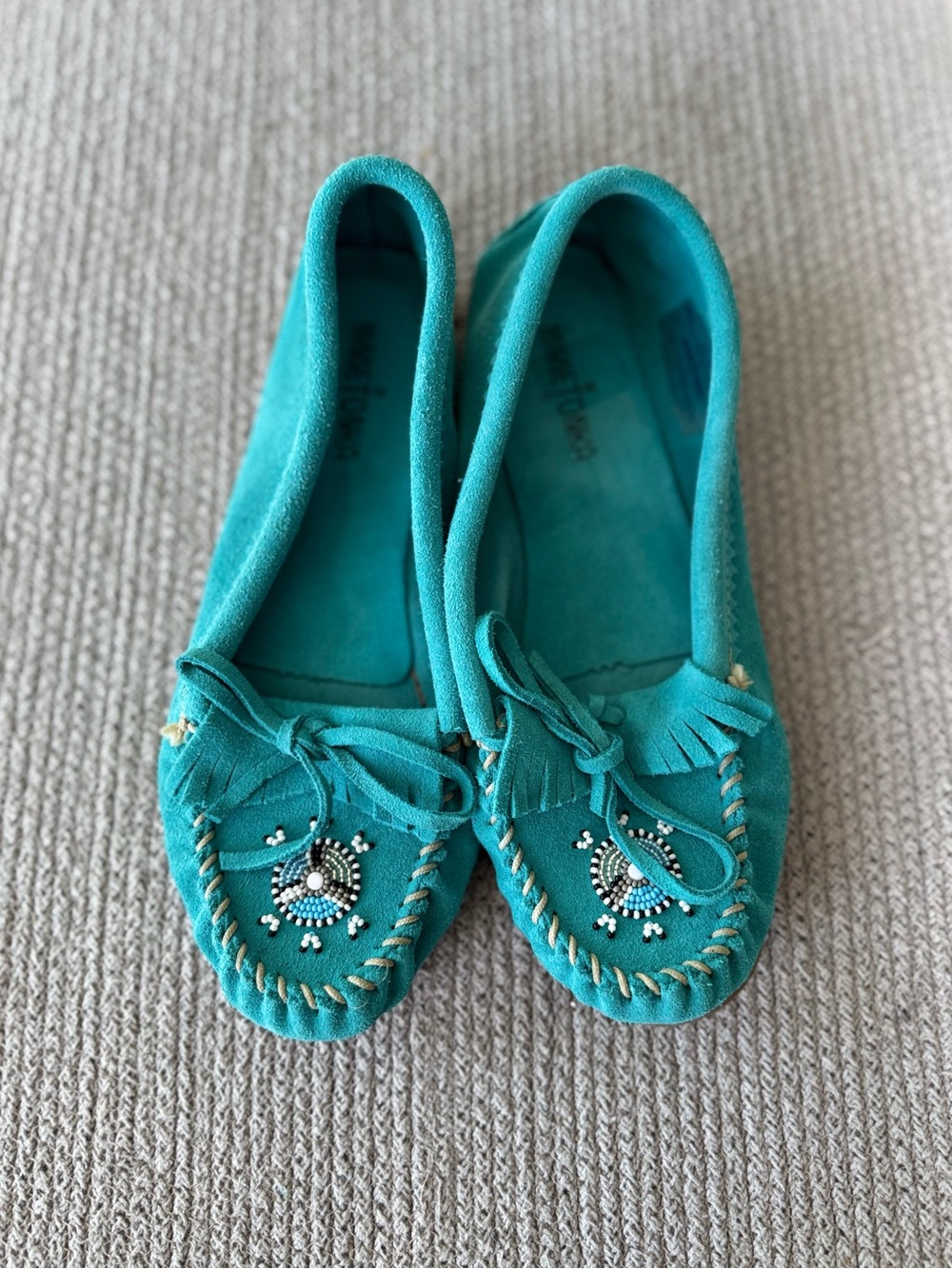 Minnetonka Teal Turquoise Blue Beaded Suede Leather Moccasins Flats Size 10